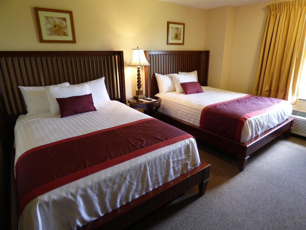 Days Inn & Suites By Wyndham Lake אוקיצ'ובי מראה חיצוני תמונה