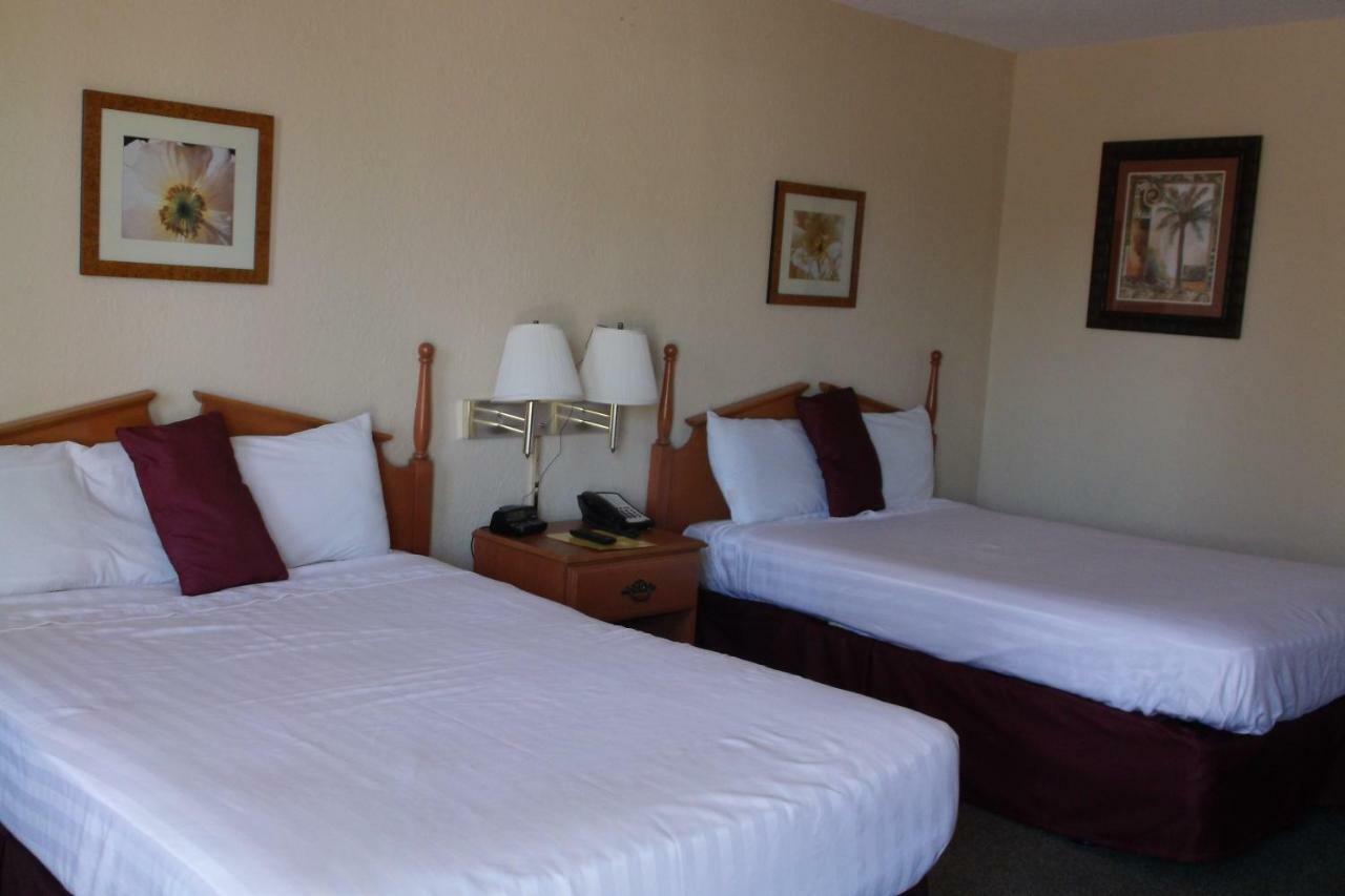Days Inn & Suites By Wyndham Lake אוקיצ'ובי מראה חיצוני תמונה